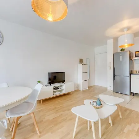 39m2 - Free Parking - Rer C - Metro 13-14 - Ascenseur - Easy Check In - Apartment