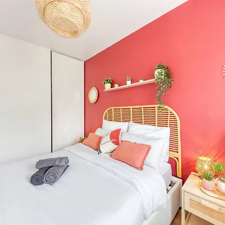 39m2 - Free Parking - Rer C - Metro 13-14 - Ascenseur - Easy Check In -