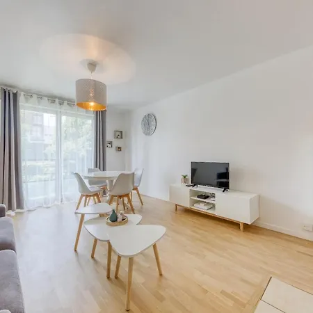 Apartment 39m2 - Free Parking - Rer C - Metro 13-14 - Ascenseur - Easy Check In -