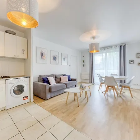Apartment 39m2 - Free Parking - Rer C - Metro 13-14 - Ascenseur - Easy Check In - *