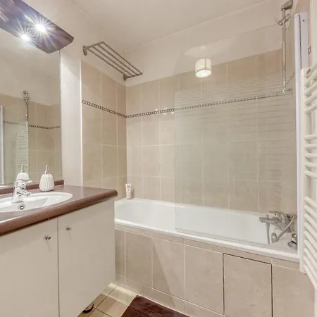 39m2 - Free Parking - Rer C - Metro 13-14 - Ascenseur - Easy Check In -