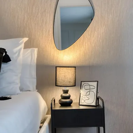 Apartment 39m2 - Free Parking - Rer C - Metro 13-14 - Ascenseur - Easy Check In -