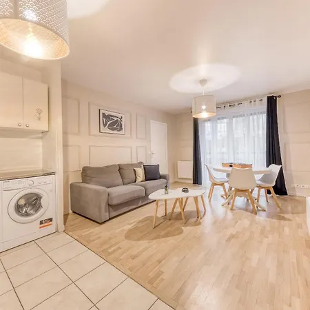 39m2 - Free Parking - Rer C - Metro 13-14 - Ascenseur - Easy Check In -