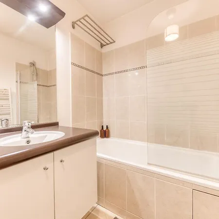 Apartment 39m2 - Free Parking - Rer C - Metro 13-14 - Ascenseur - Easy Check In -