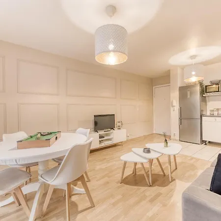 Apartment 39m2 - Free Parking - Rer C - Metro 13-14 - Ascenseur - Easy Check In -