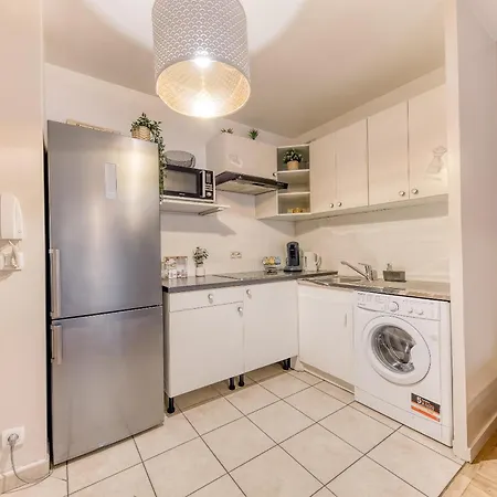 39m2 - Free Parking - Rer C - Metro 13-14 - Ascenseur - Easy Check In - Apartment