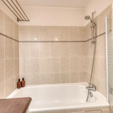 Apartment 39m2 - Free Parking - Rer C - Metro 13-14 - Ascenseur - Easy Check In -