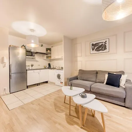 39m2 - Free Parking - Rer C - Métro 13-14 - Ascenseur - Easy Check In -